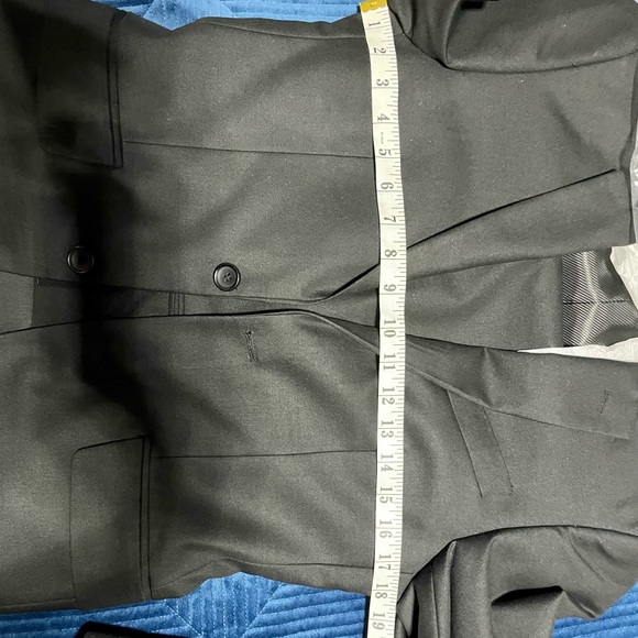 Young man’s  black, Italian fine wool suit sz 34 jacket, 28 pants. - Picture 10 of 10